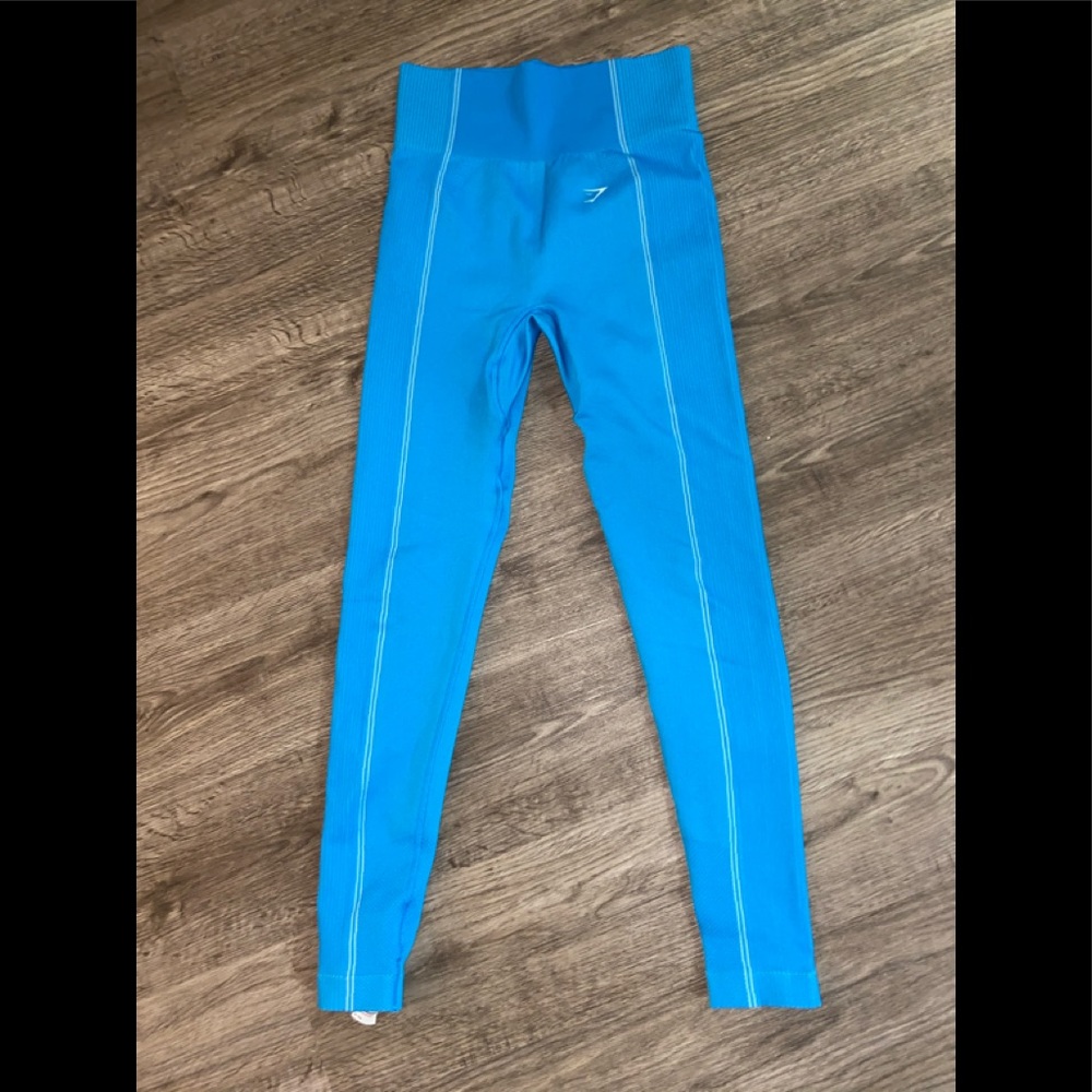 Gym shark leggings